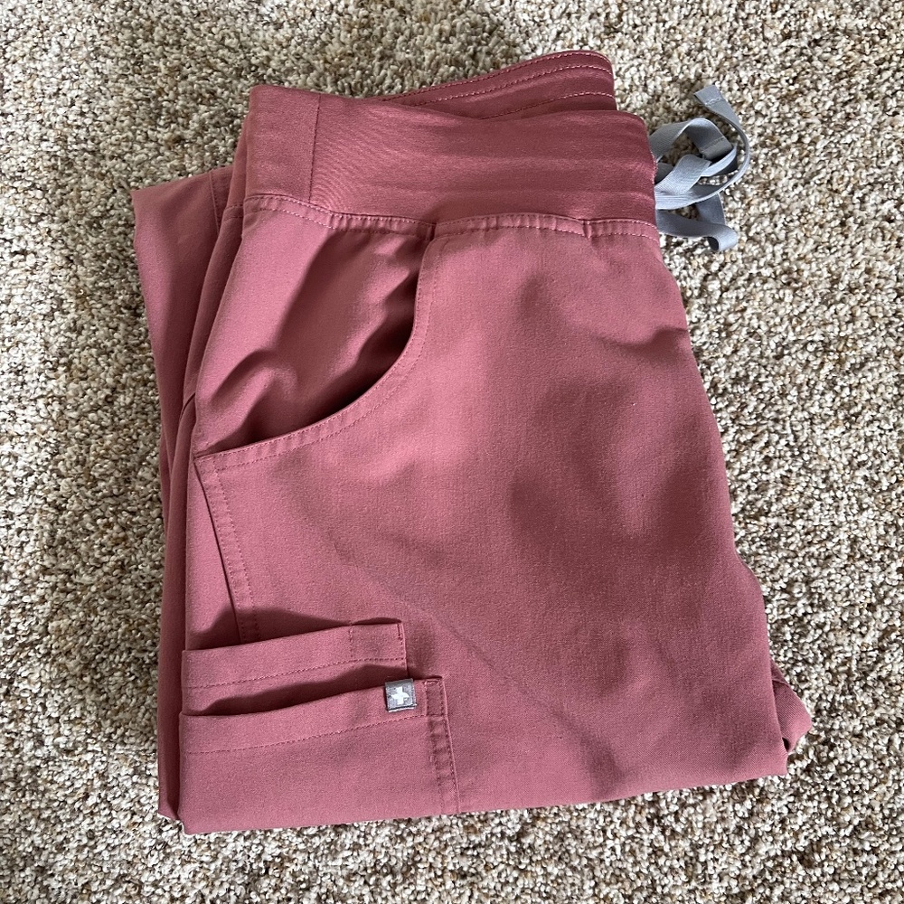 Figs Women’s Scrub Pants in Dusty Rose